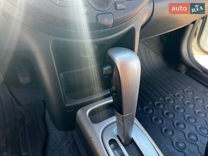 Хэтчбек Nissan Note 2010 в Днепре