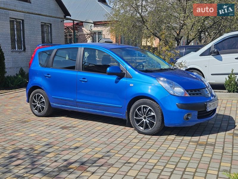 Хэтчбек Nissan Note 2006 в Березовке