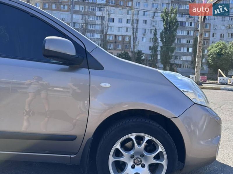 Хэтчбек Nissan Note 2010 в Ивано-Франковске