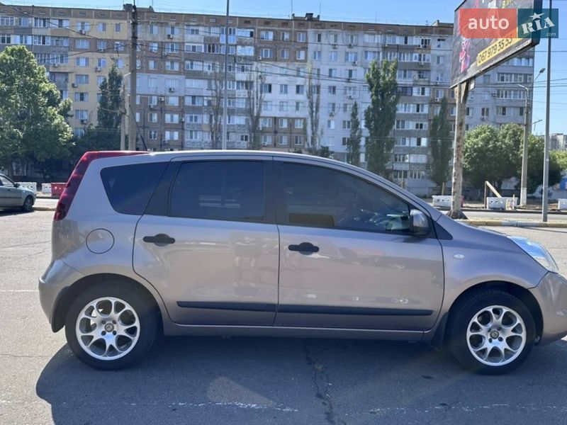 Хэтчбек Nissan Note 2010 в Ивано-Франковске