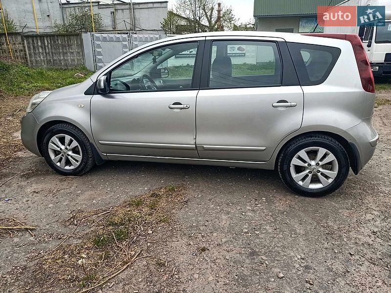 Хетчбек Nissan Note 2010 в Шептицькому
