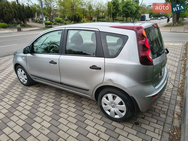 Хетчбек Nissan Note 2011 в Києві фото 2 Хетчбек Nissan Note 2011 в Києві