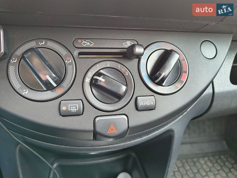 Хетчбек Nissan Note 2011 в Києві фото 18 Хетчбек Nissan Note 2011 в Києві