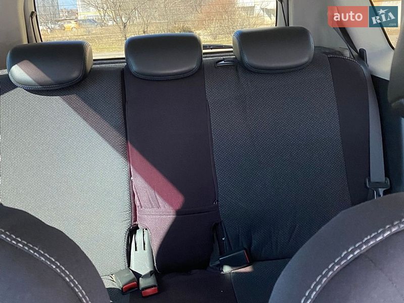 Хэтчбек Nissan Note 2012 в Полтаве