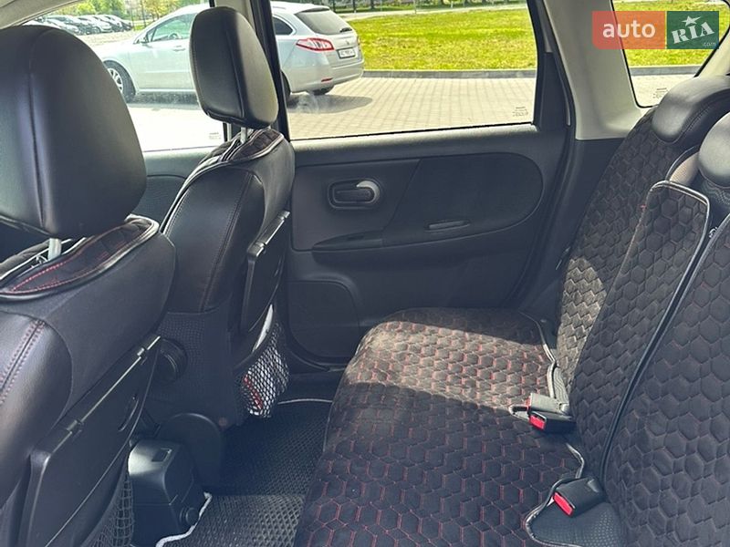 Хэтчбек Nissan Note 2009 в Владимире
