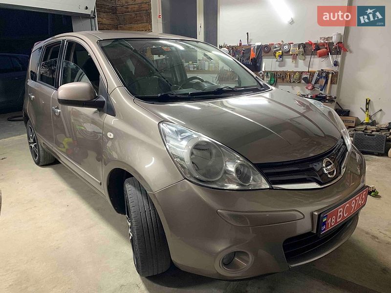 2012 Nissan Note, VIN SJNFCAE11U2142936:plate — фото 1 (autoria)