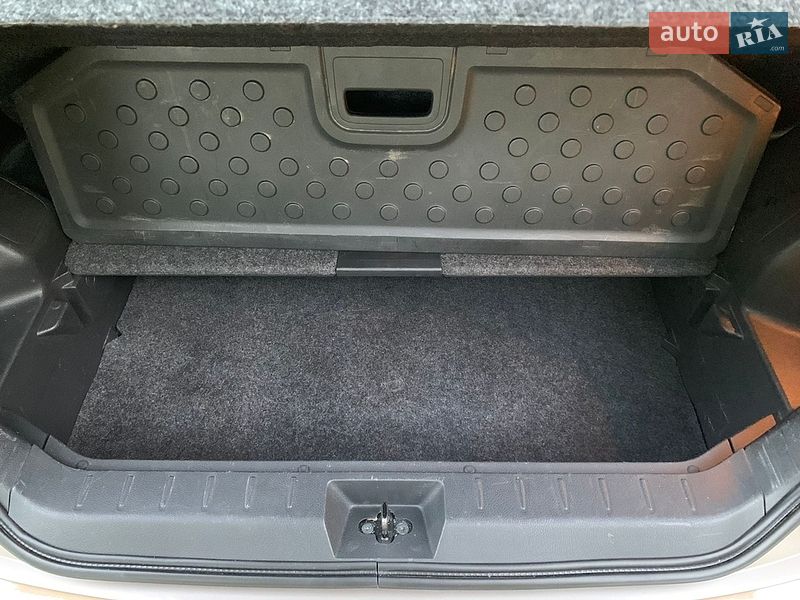 Хэтчбек Nissan Note 2012 в Перемышлянах