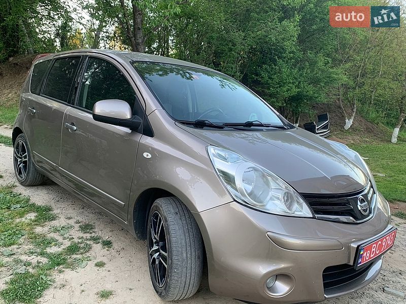 Хэтчбек Nissan Note 2012 в Перемышлянах