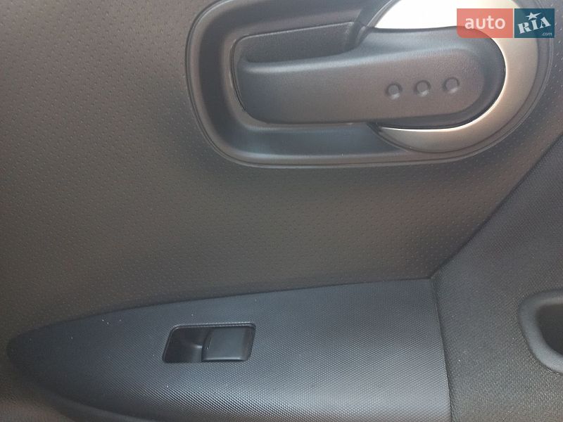 Хэтчбек Nissan Note 2010 в Хмельницком