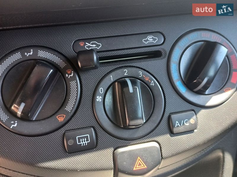 Хэтчбек Nissan Note 2010 в Хмельницком