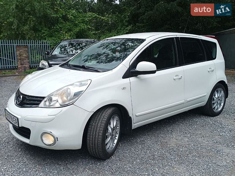 Хэтчбек Nissan Note 2012 в Киеве