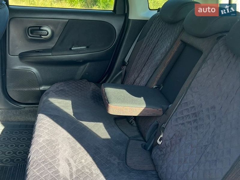 Хетчбек Nissan Note 2010 в Надвірній