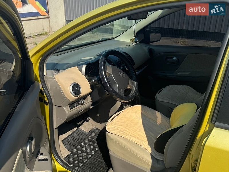 Хэтчбек Nissan Note 2006 в Полтаве