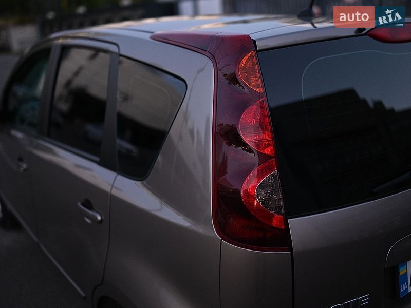 Хэтчбек Nissan Note 2010 в Киеве