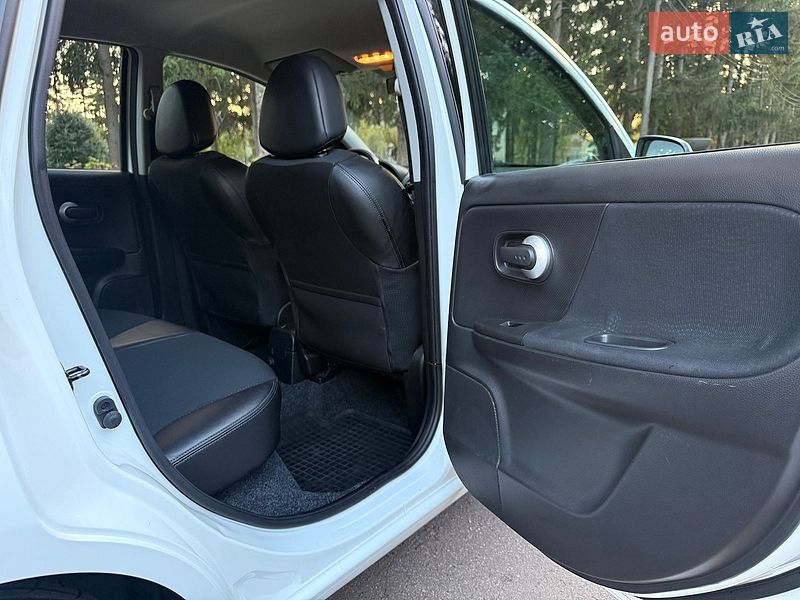 Хэтчбек Nissan Note 2012 в Умани