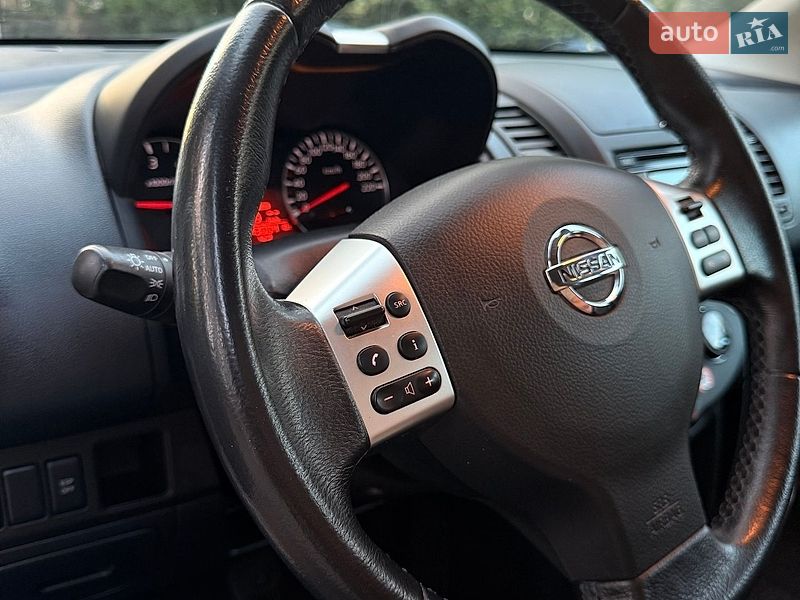 Хэтчбек Nissan Note 2012 в Умани