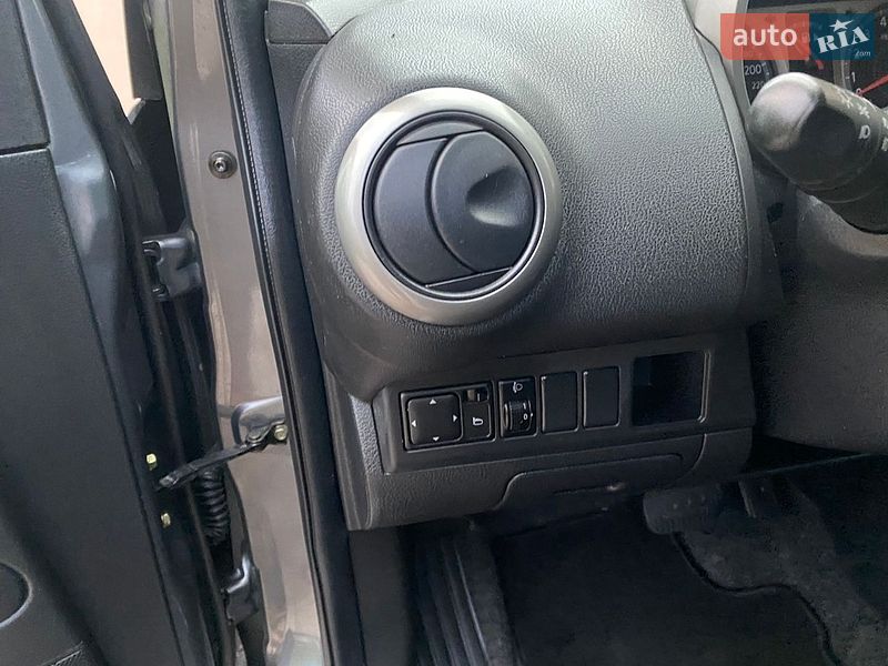 Хэтчбек Nissan Note 2007 в Виннице