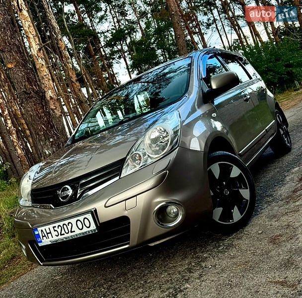 2013 Nissan Note, VIN SJNFCAE11U2203264:plate — фото 1 (autoria)