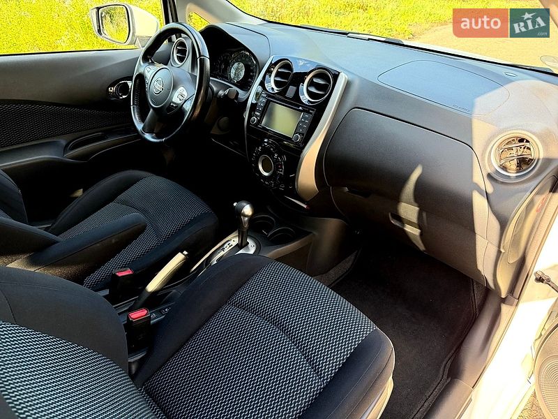 Хэтчбек Nissan Note 2015 в Мостиске
