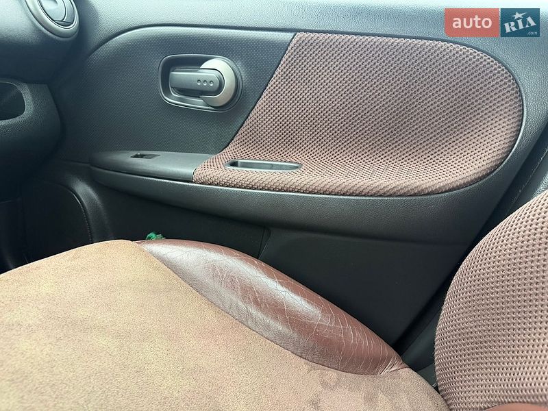 Хэтчбек Nissan Note 2008 в Ровно