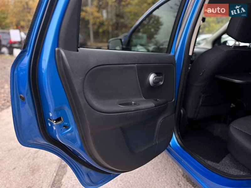 Хэтчбек Nissan Note 2006 в Луцке