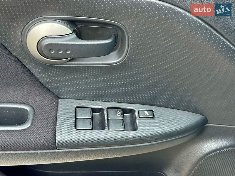 Хэтчбек Nissan Note 2010 в Киеве