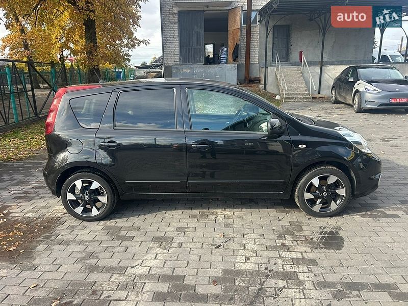 Хэтчбек Nissan Note 2012 в Киверцах