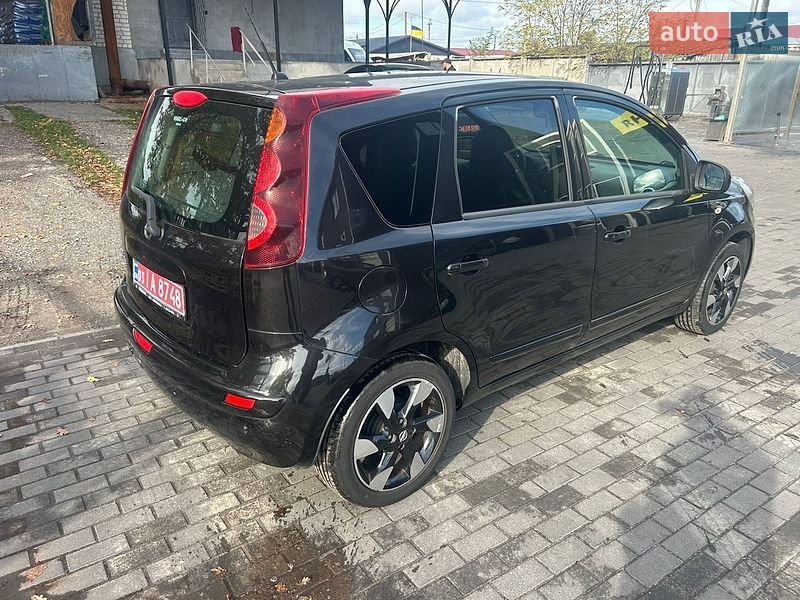 Хэтчбек Nissan Note 2012 в Киверцах