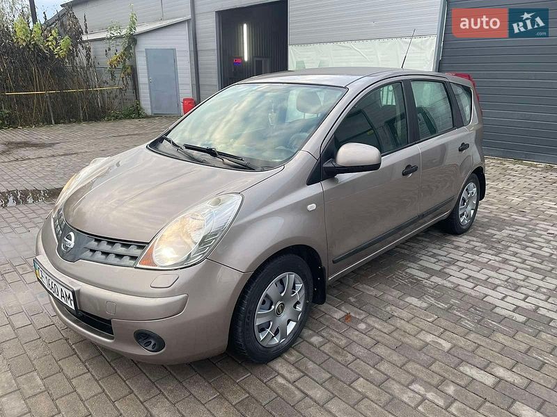 Хетчбек Nissan Note 2008 в Чернівцях