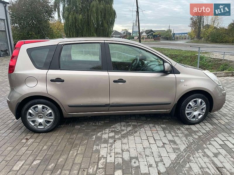 Хетчбек Nissan Note 2008 в Чернівцях