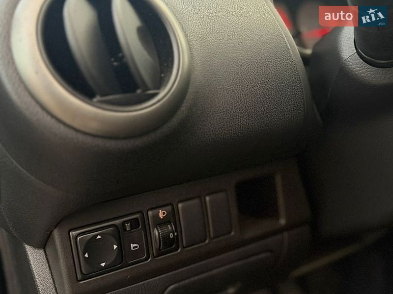 Хэтчбек Nissan Note 2007 в Виннице фото 27 Хэтчбек Nissan Note 2007 в Виннице