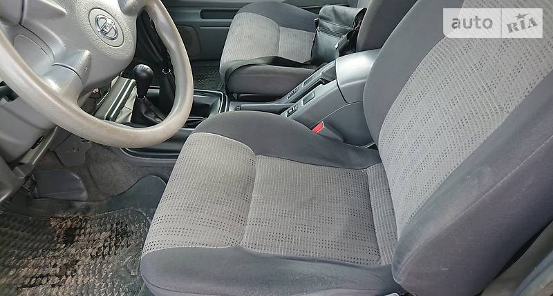 Позашляховик / Кросовер Nissan NP300 2010 в Харкові