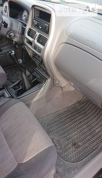 Позашляховик / Кросовер Nissan NP300 2010 в Харкові