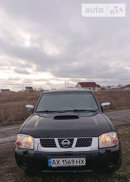 Позашляховик / Кросовер Nissan NP300 2010 в Харкові