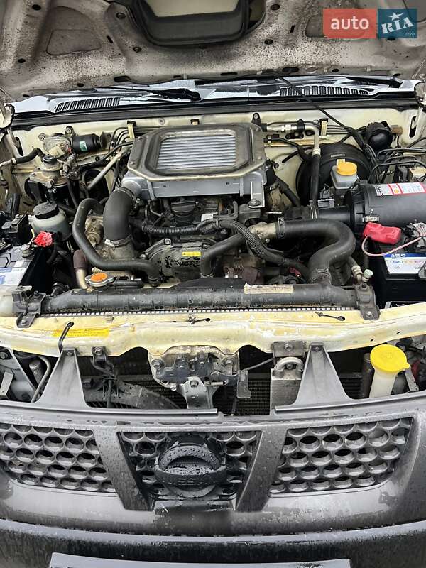 Пикап Nissan NP300 2010 в Киеве