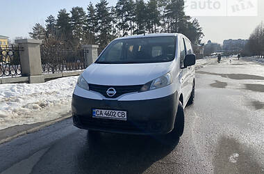 Вантажопасажирський фургон Nissan NV200 2010 в Умані