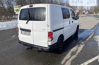 Вантажопасажирський фургон Nissan NV200 2010 в Умані