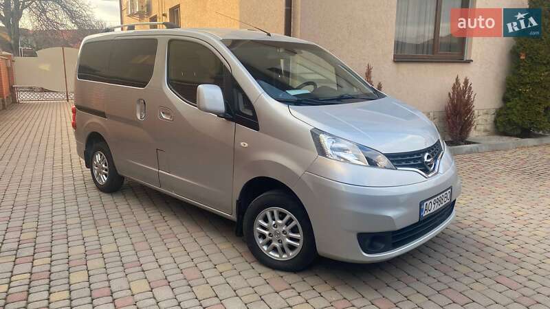 Nissan NV200 2011