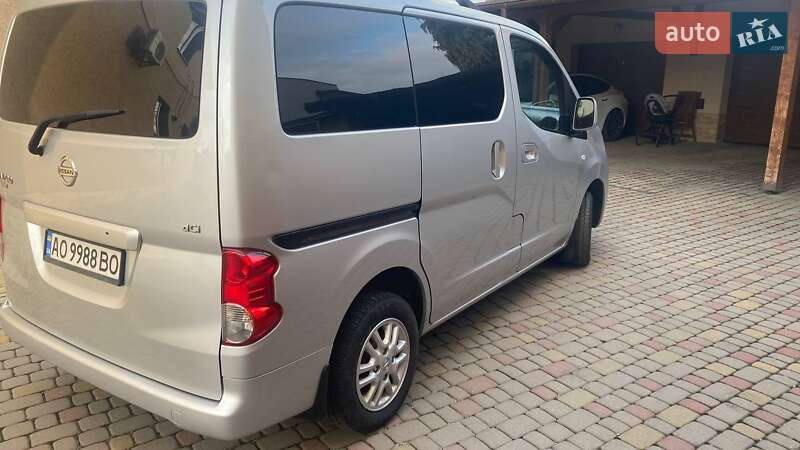 Мінівен Nissan NV200 2011 в Мукачевому