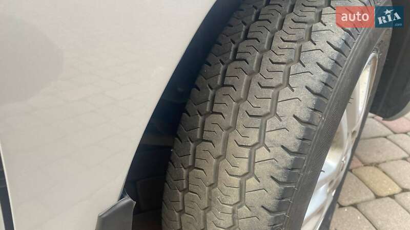 Мінівен Nissan NV200 2011 в Мукачевому