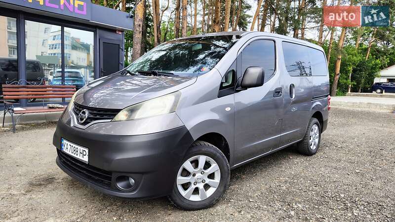 Nissan NV200 2011
