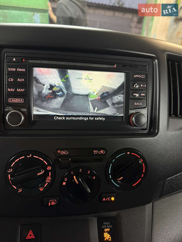 Вантажний фургон Nissan NV200 2017 в Києві