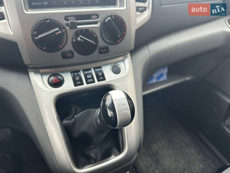 Мінівен Nissan NV200 2011 в Луцьку