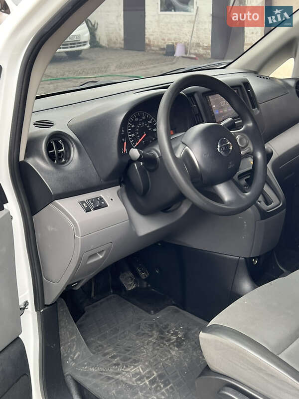 Вантажний фургон Nissan NV200 2017 в Дніпрі