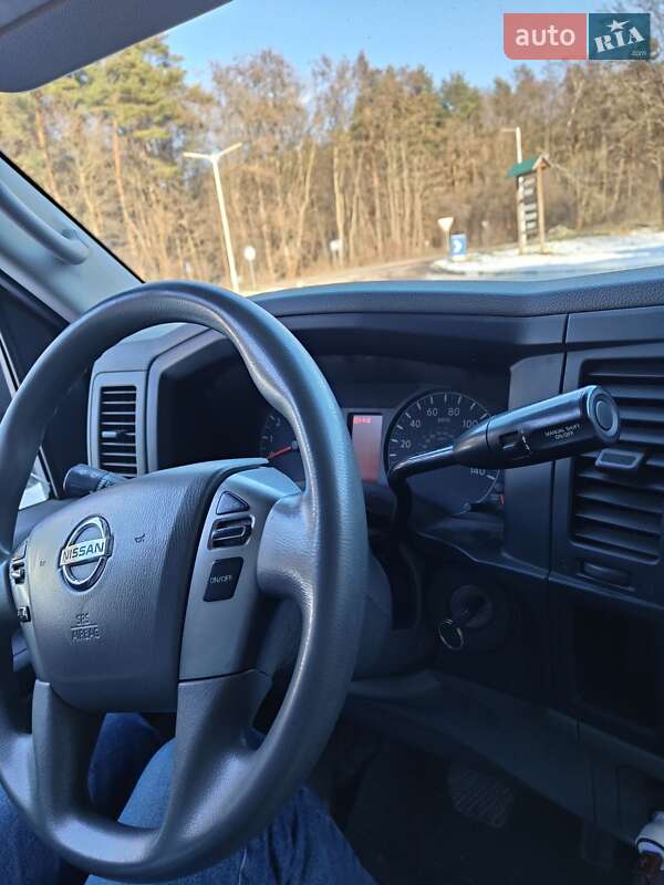 Грузовой фургон Nissan NV2500 2017 в Львове