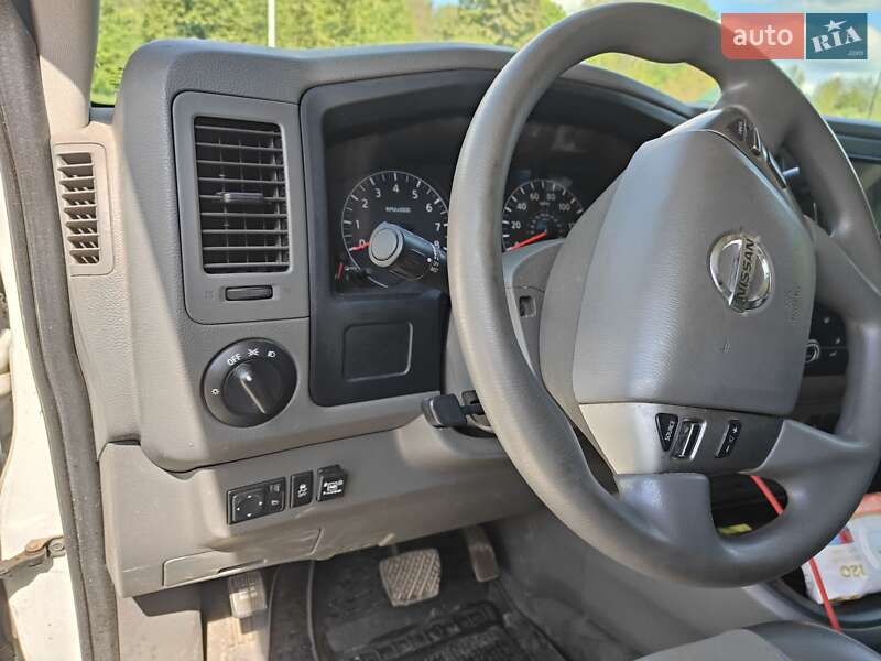 Грузовой фургон Nissan NV2500 2017 в Львове