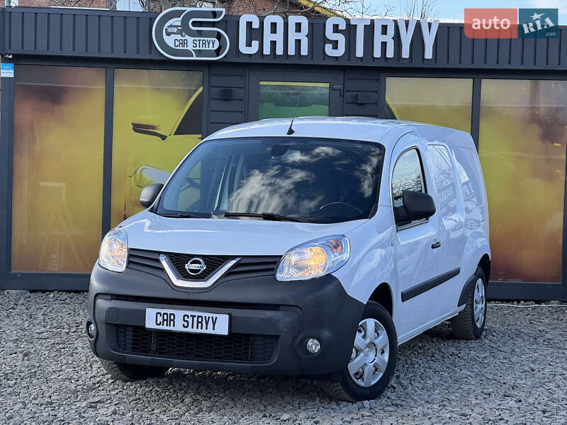 Вантажний фургон Nissan NV250 2020 в Стрию