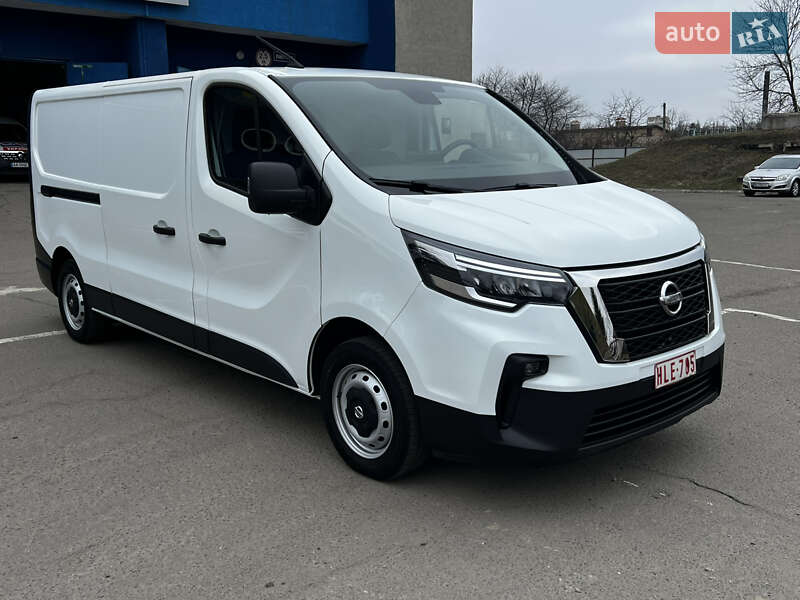 Nissan NV300 2022