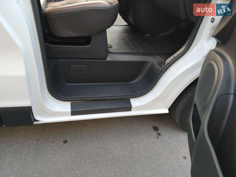 Мінівен Nissan NV300 2017 в Володимирі