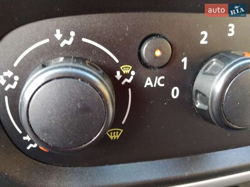 Мінівен Nissan NV300 2017 в Володимирі